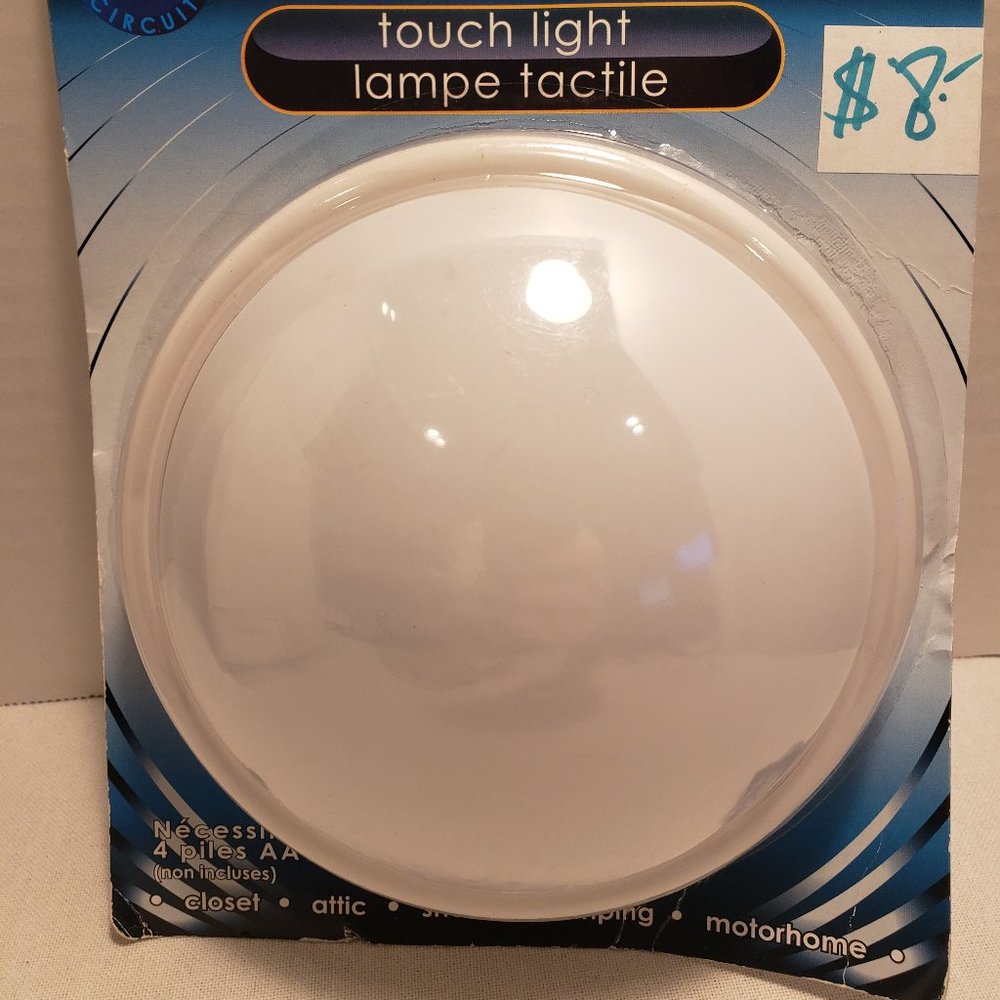 TOUCH LIGHT BATTERY POWERED by CIRCUIT - CLOSET, ATTIC, SHED, CAMPING, MOTORHOME